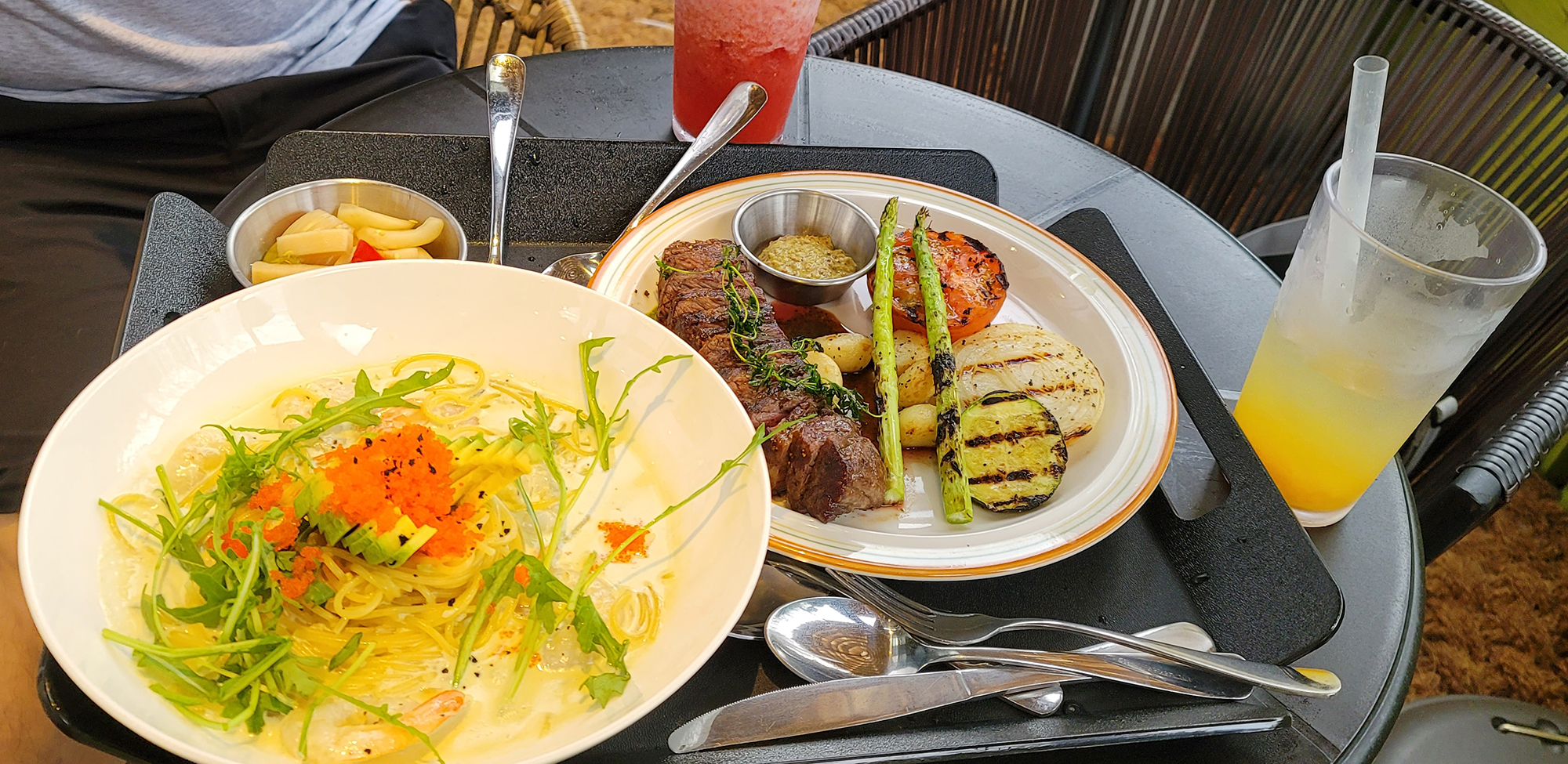 앤드테라스 스타필드 하남점은 애견동반 가능한 베이커리 카페로 애견놀이터가 있고 식사 메뉴도 따로 구성되어 있다.