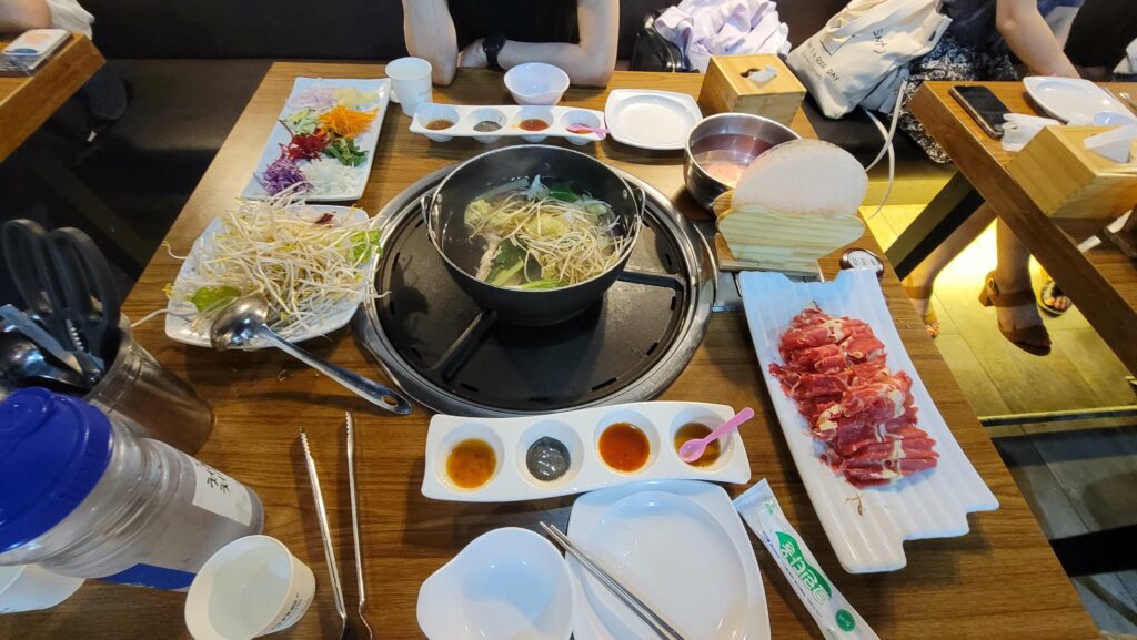 퀸즈가든 강남역점 샤브샤브 월남쌈 무한리필 2TV생생정보 방영 맛집 퀸즈가든 런치(단품)