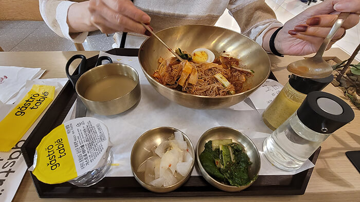 현대백화점_압구정본점_가스트로테이블_비빔냉면