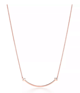 Tiffany T 컬렉션 미디엄 스마일 펜던트와 티파니 스마일 펜던트 스몰 2가지 디자인 레이어링 후기 2 티파니 스마일 펜던트 18k 로즈골드 스몰